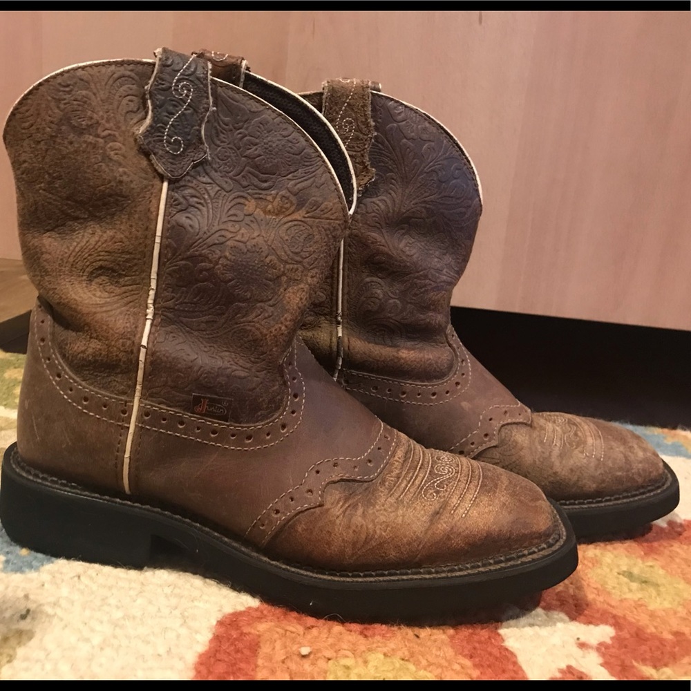 Justin Cowgirl Boots*~ sz 8.5, only worn 3 times